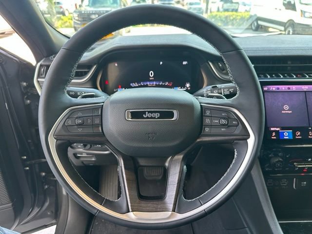 Used 2025 Jeep Grand Cherokee Limited RWD image 22