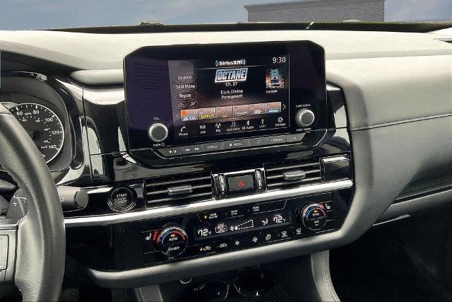 Used 2025 Nissan Pathfinder SV FWD image 9