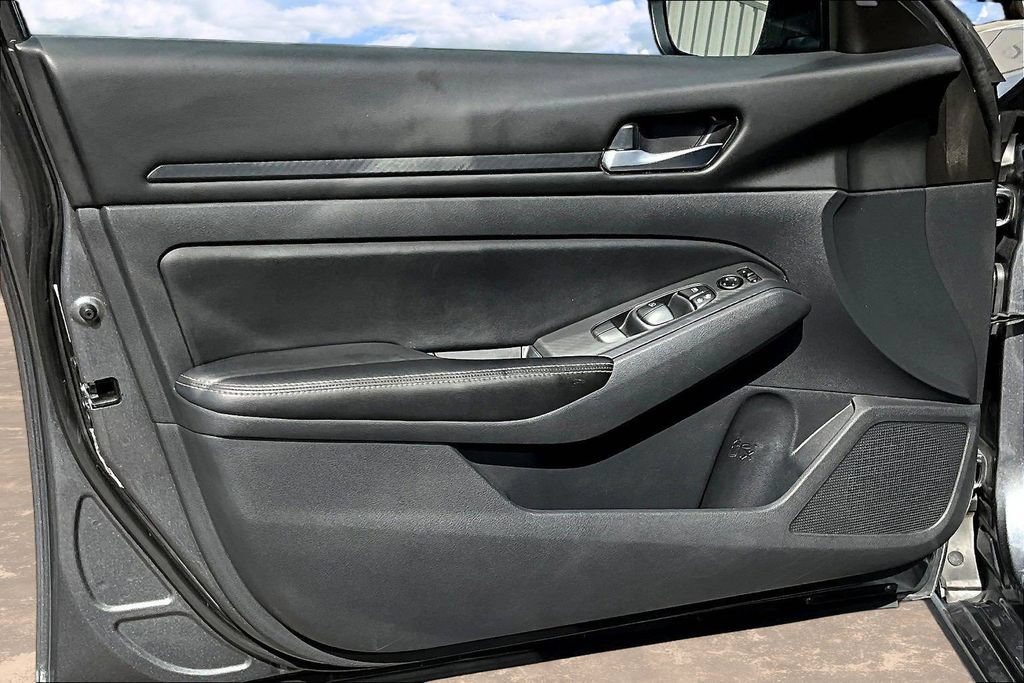 Used 2024 Nissan Altima 2.5 SV FWD image 21