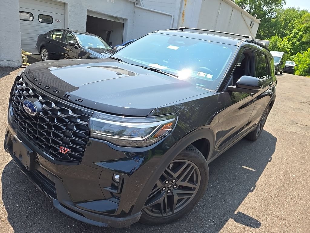 Certified 2025 Ford Explorer ST AWD/4WD image 3