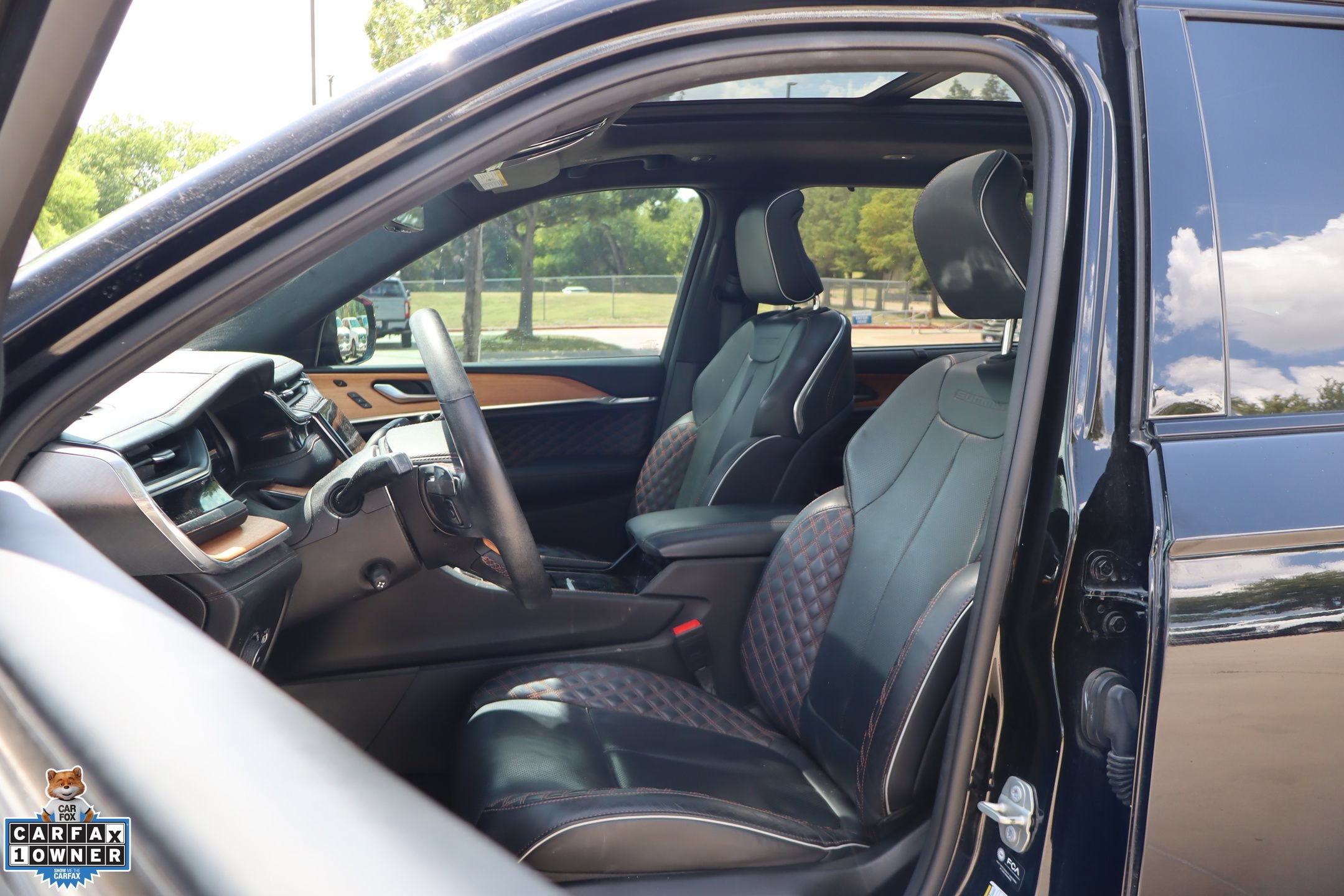 Used 2023 Jeep Grand Cherokee L Summit AWD/4WD image 11