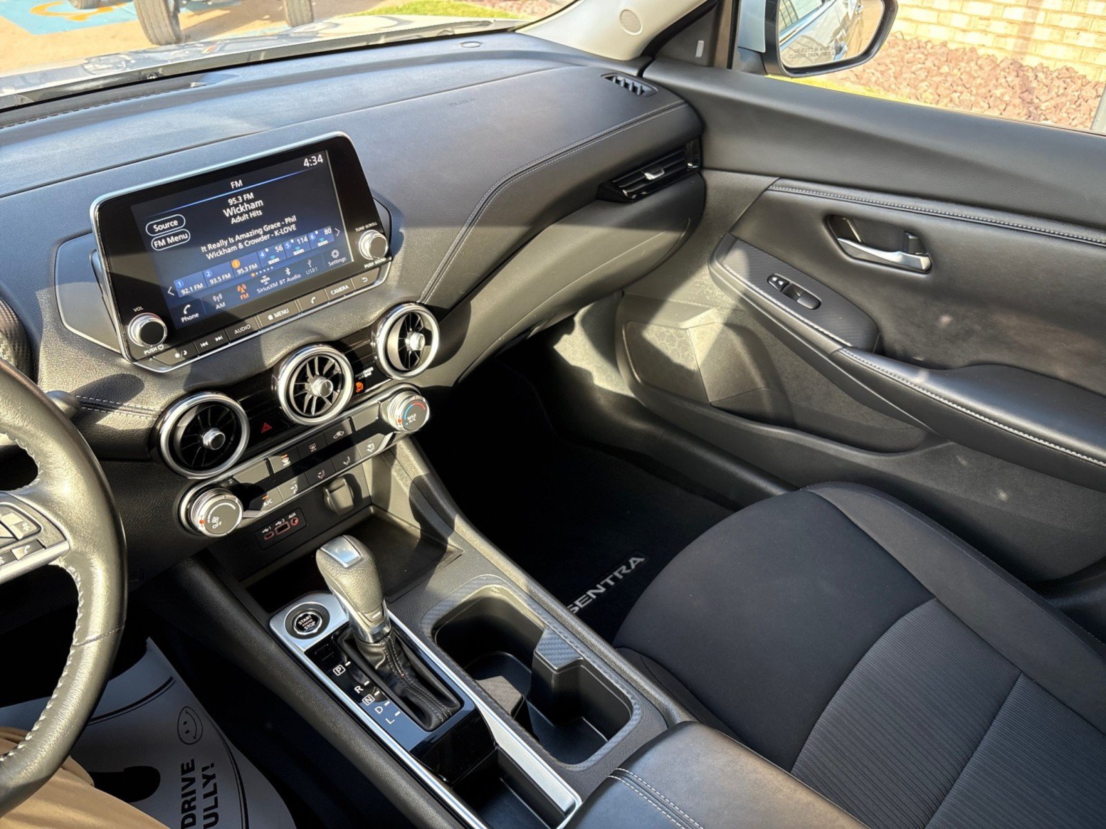 Used 2022 Nissan Sentra SV FWD image 16