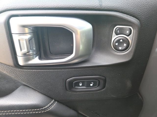 Used 2020 Jeep Wrangler Unlimited Sahara image 23