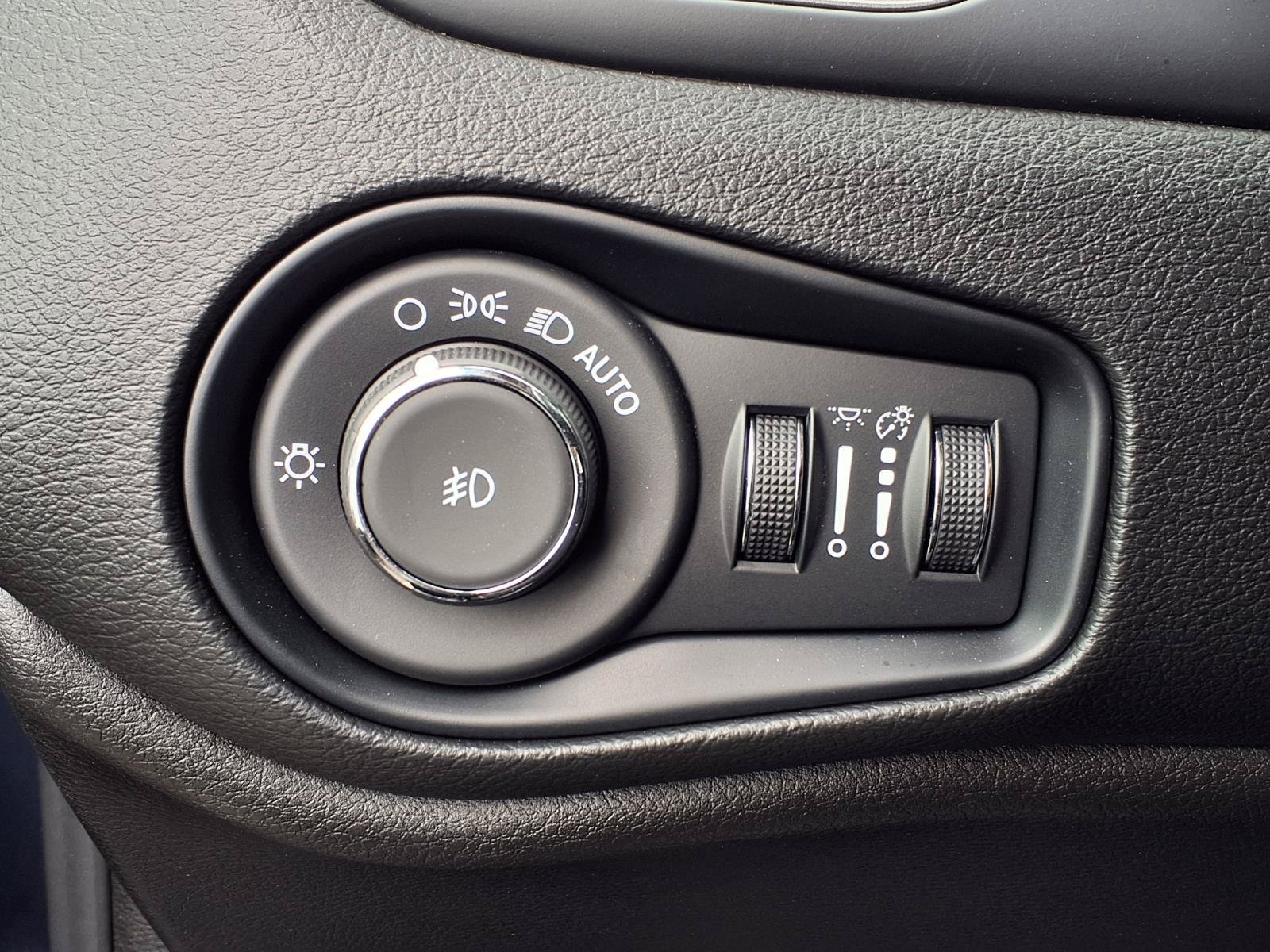 Used 2023 Jeep Renegade Limited AWD/4WD image 18