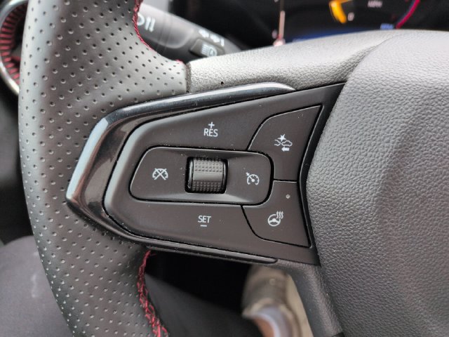 Used 2025 Chevrolet Trax RS w/ Driver Confidence Package FWD image 31