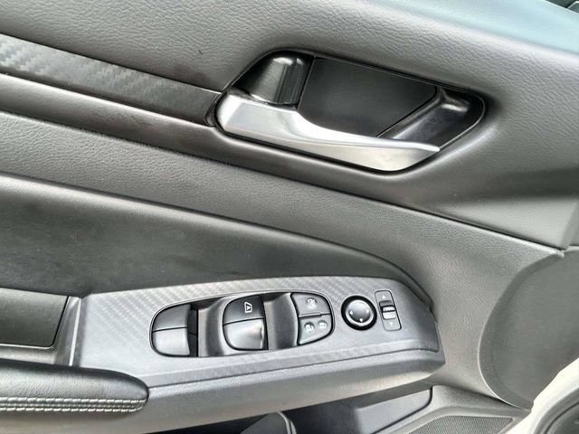 Used 2025 Nissan Altima 2.5 SV FWD image 17