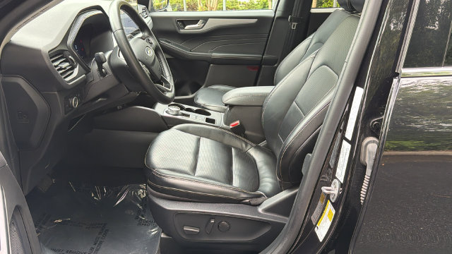 Certified 2024 Ford Escape Platinum AWD/4WD image 11