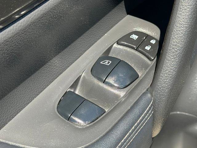 Used 2019 Nissan Rogue S AWD/4WD image 12
