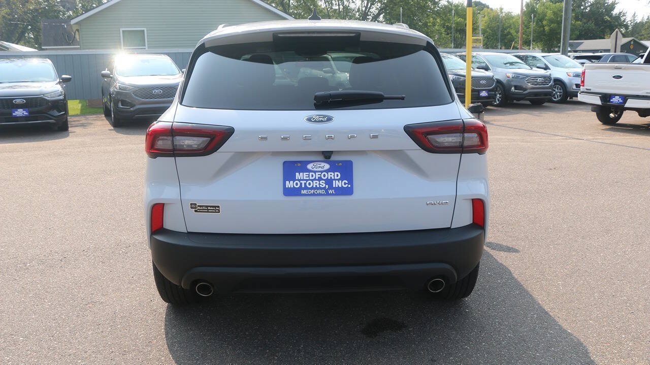 Certified 2025 Ford Escape ST-Line Select AWD/4WD image 4