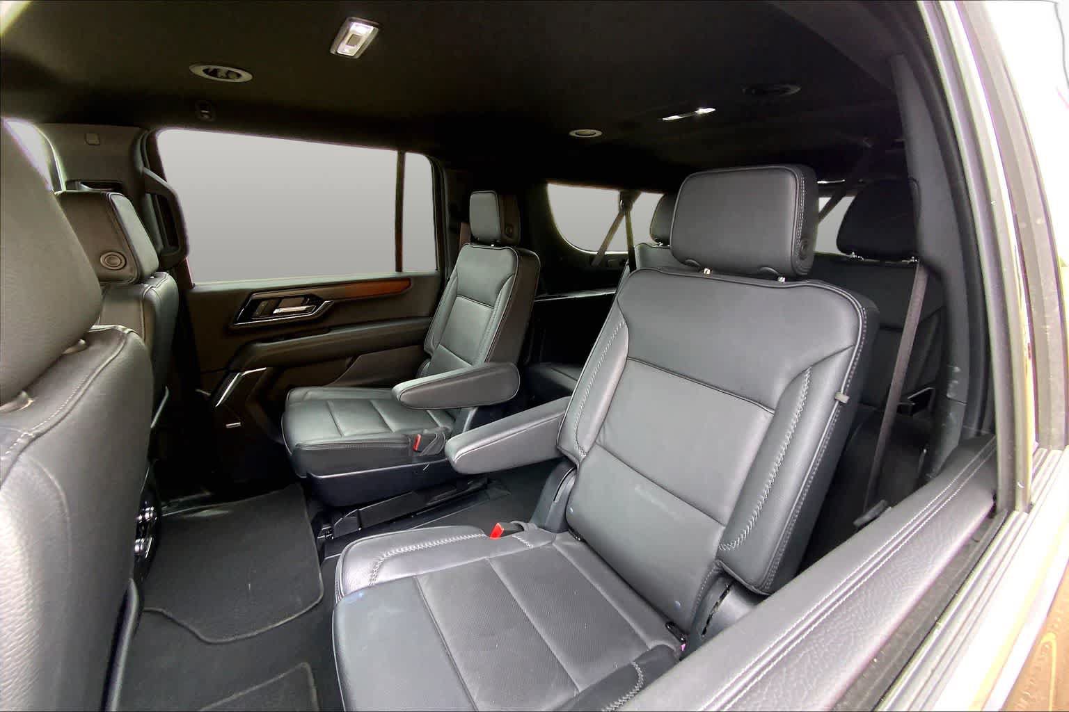 Used 2025 GMC Yukon XL Denali AWD/4WD image 21