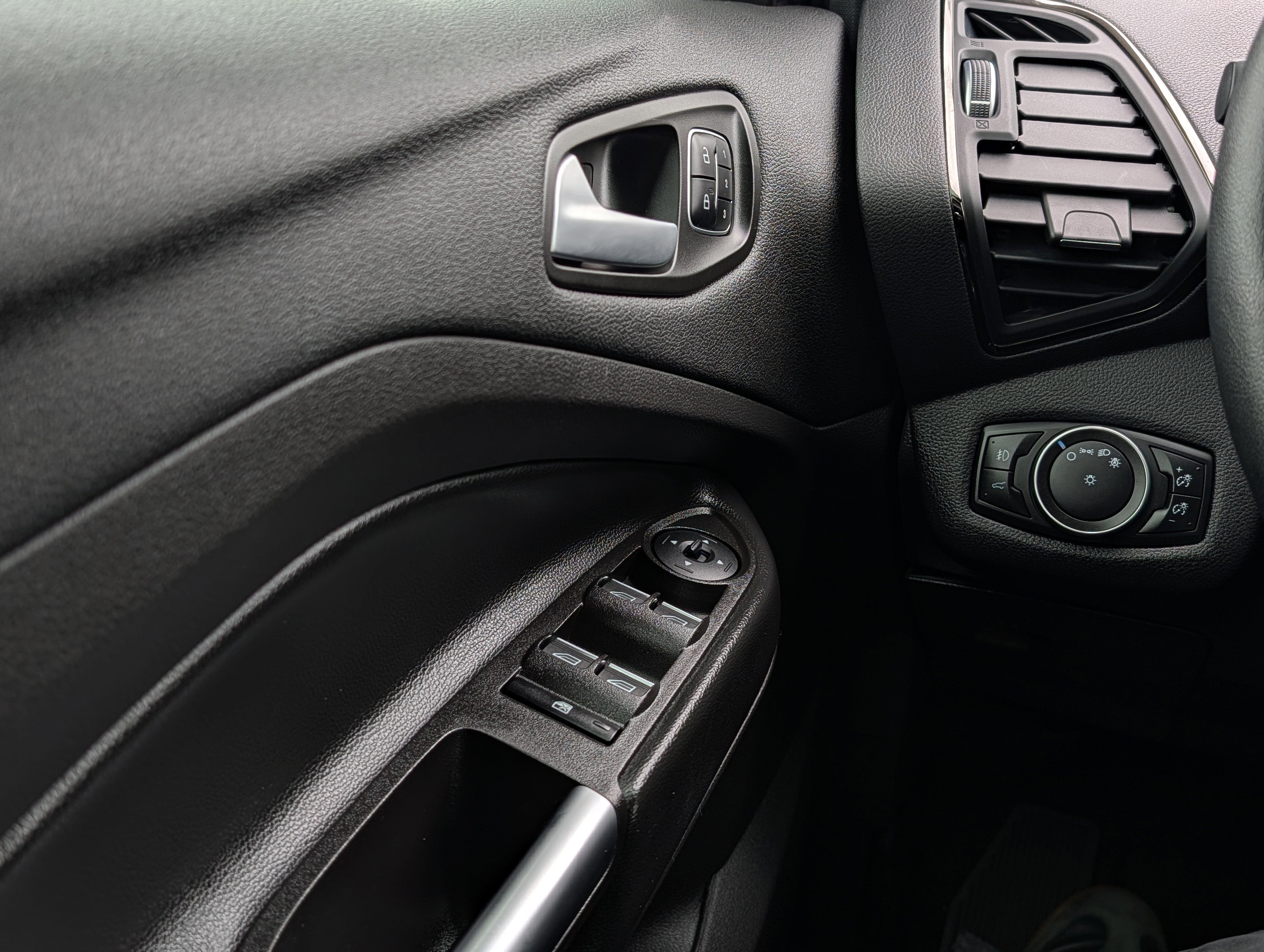 Certified 2018 Ford Escape Titanium image 24