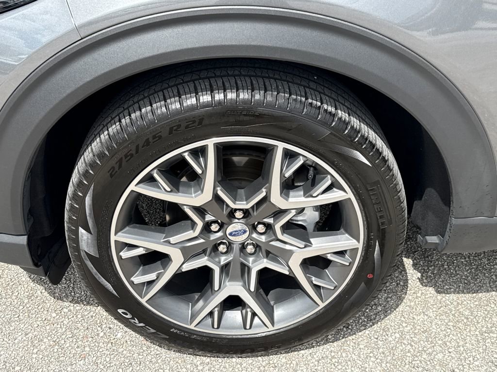 Certified 2025 Ford Explorer Platinum w/ Ultimate Package image 13