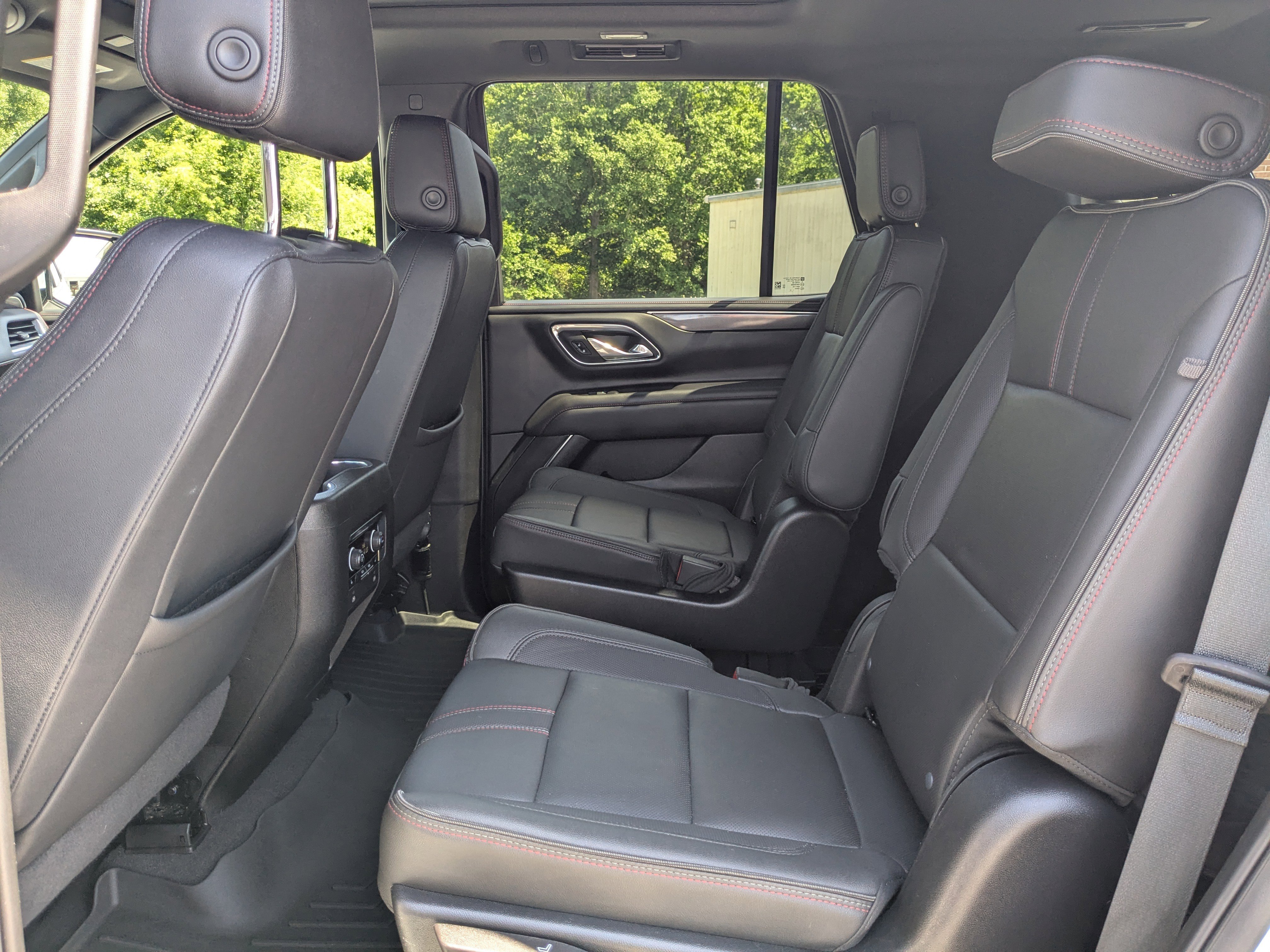 Used 2022 Chevrolet Tahoe RST w/ Luxury Package RWD image 12