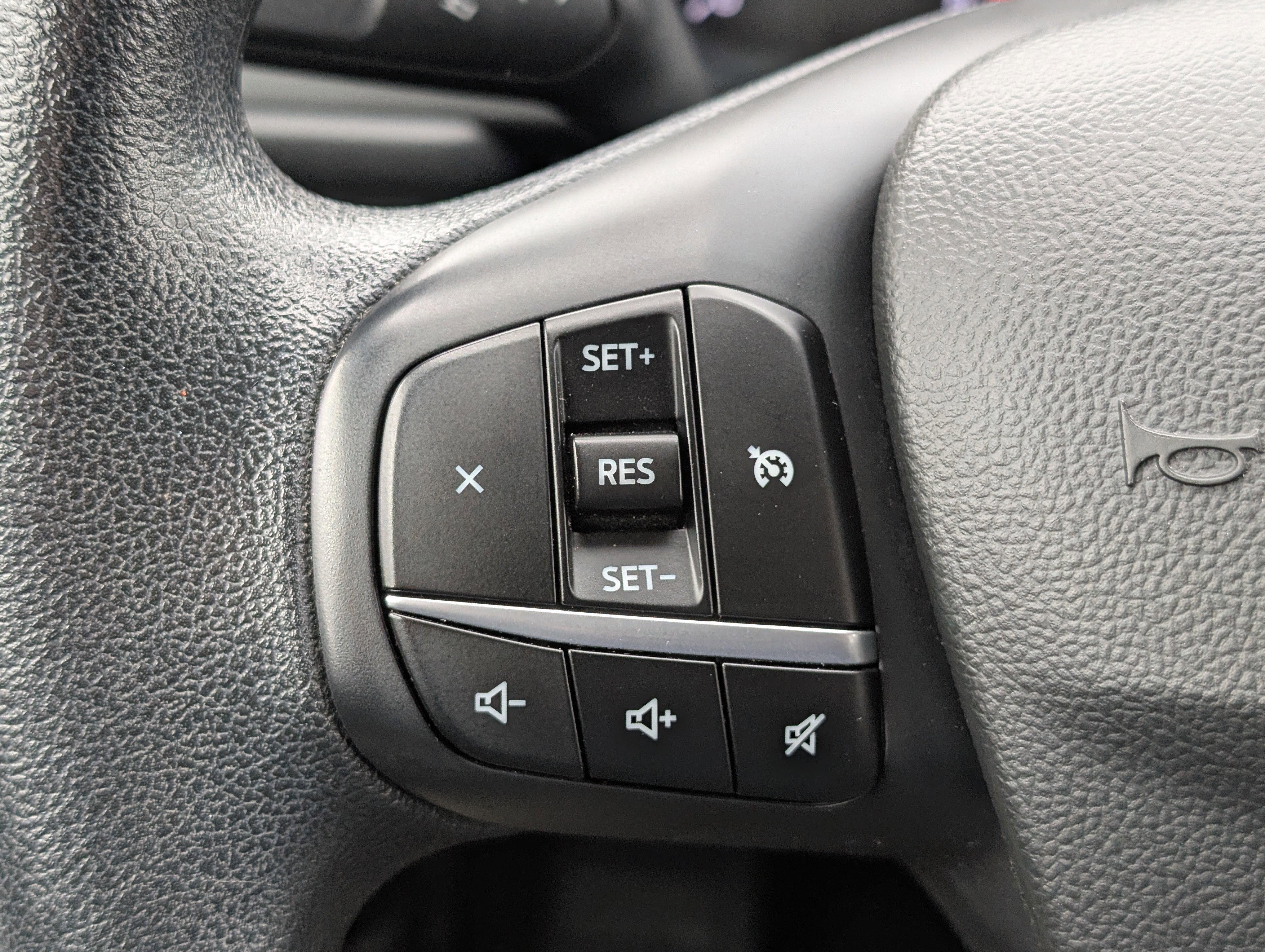 Certified 2020 Ford Escape SE image 22