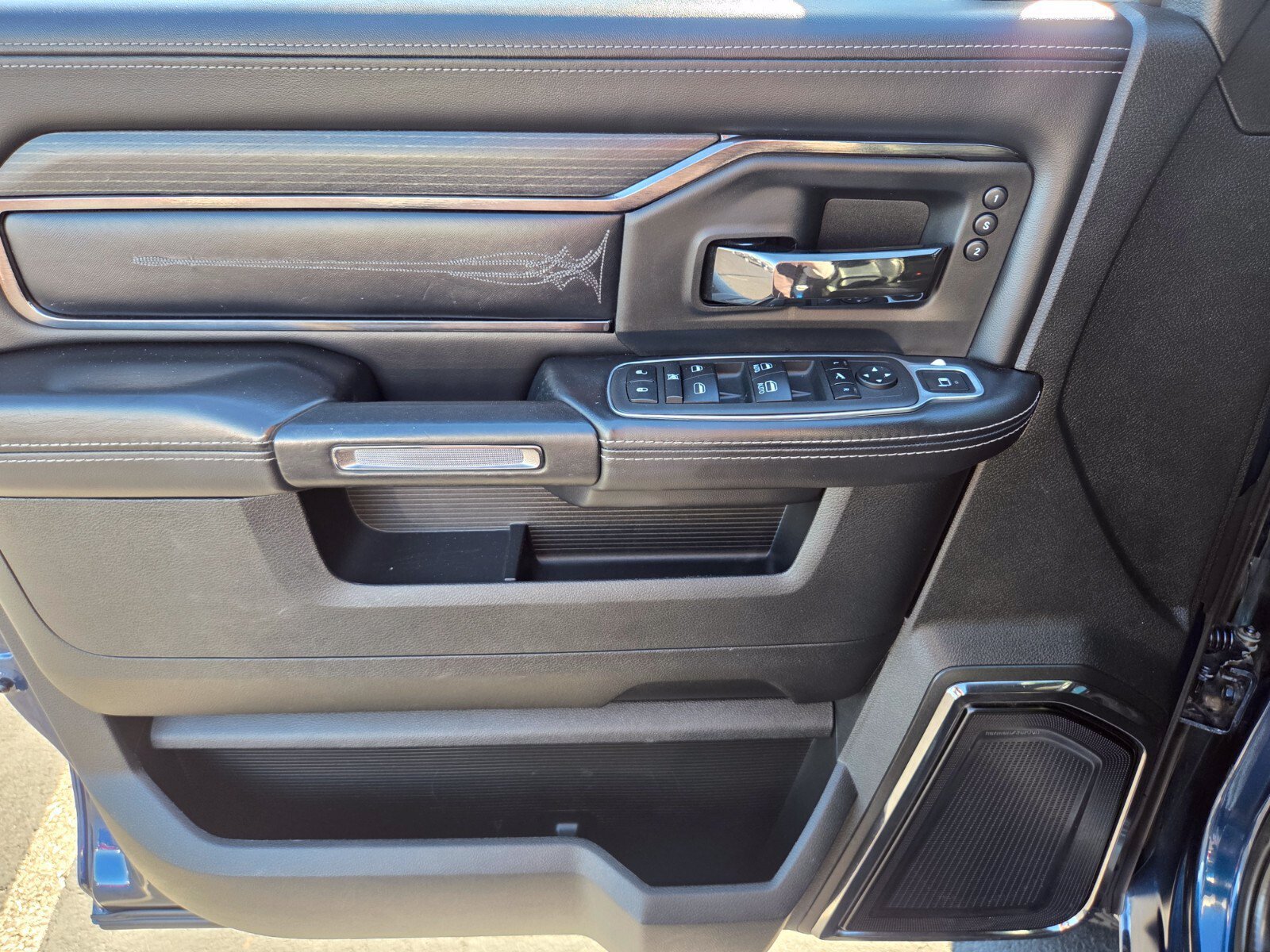 Used 2022 RAM 3500 Limited AWD/4WD image 17