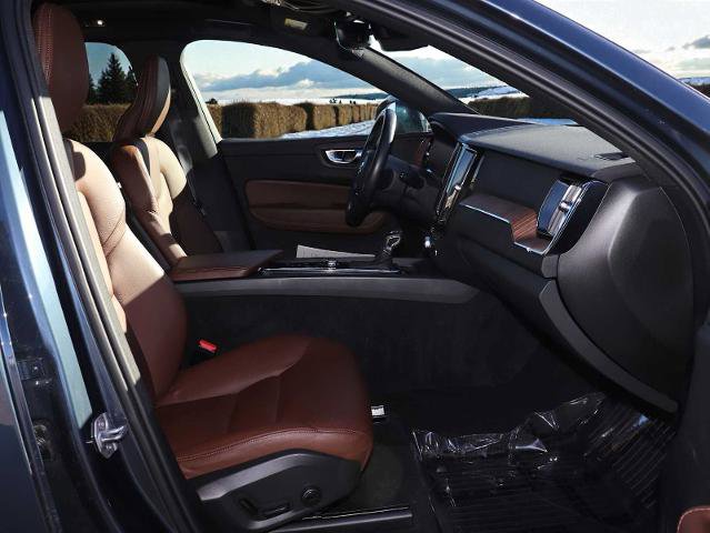 Used 2021 Volvo XC60 T5 Momentum w/ Advanced Package image 22