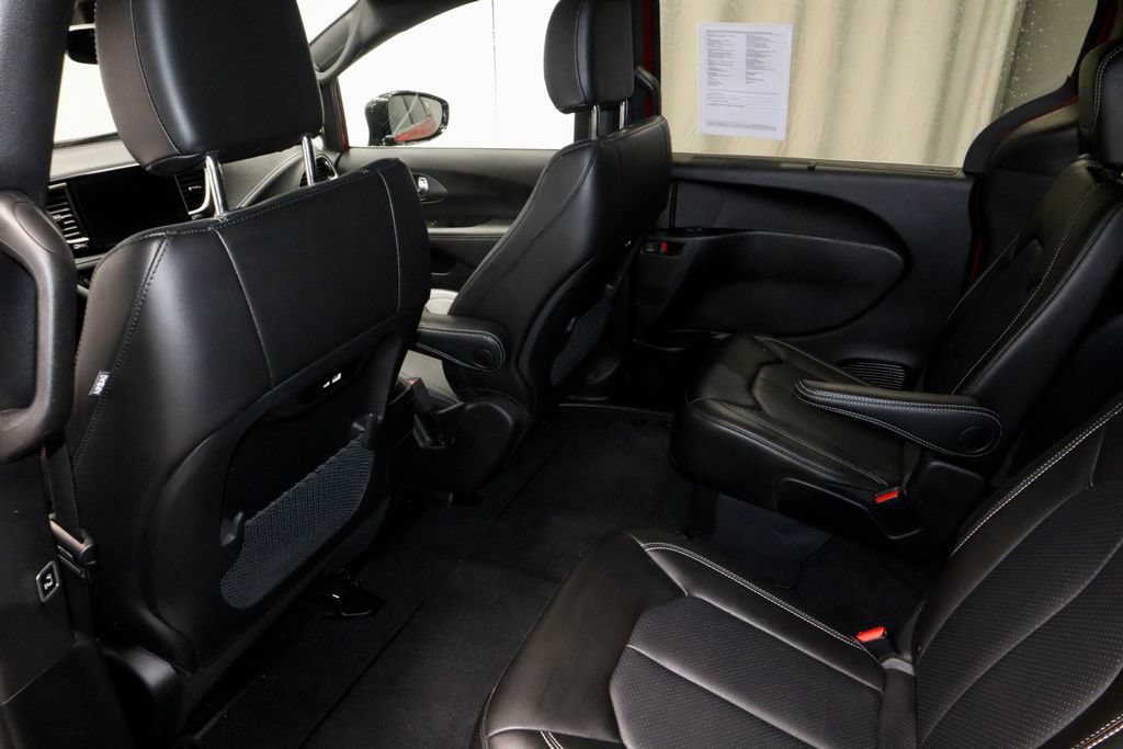Used 2025 Chrysler Pacifica Select FWD image 21