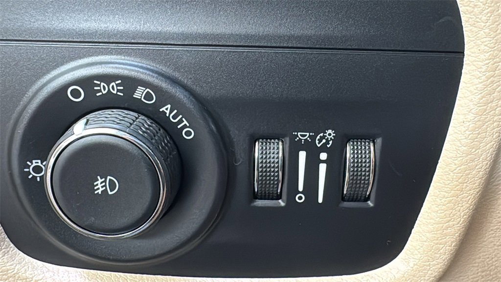 Used 2023 Jeep Grand Cherokee Limited image 18