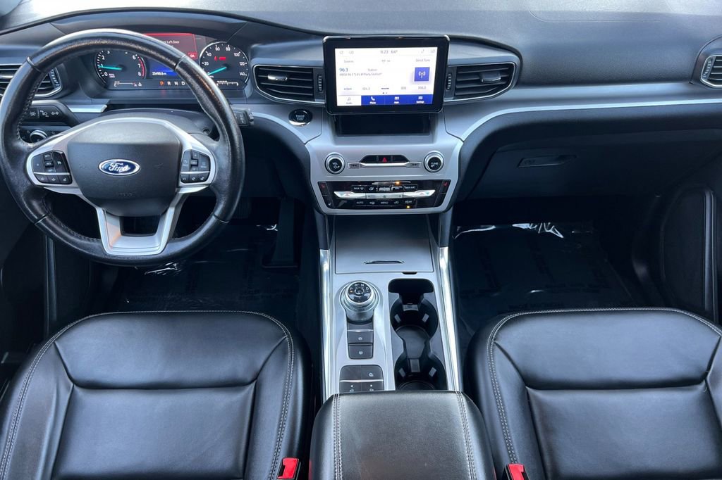 Certified 2022 Ford Explorer XLT w/ Equipment Group 202A image 14