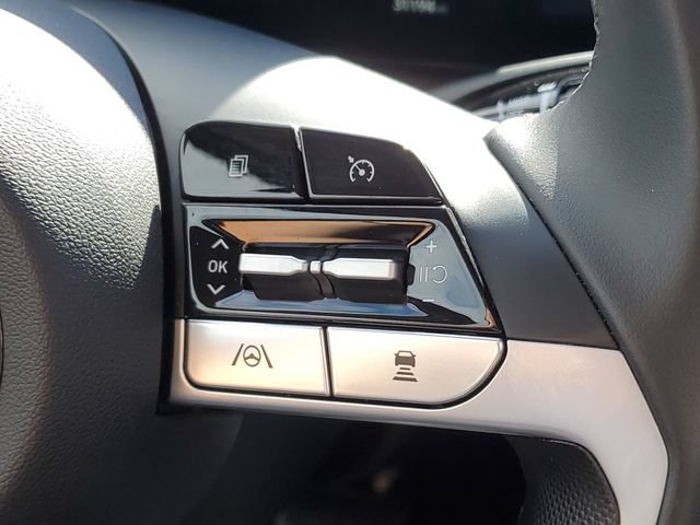 Used 2023 Hyundai Elantra Limited w/ Cargo Package FWD image 14