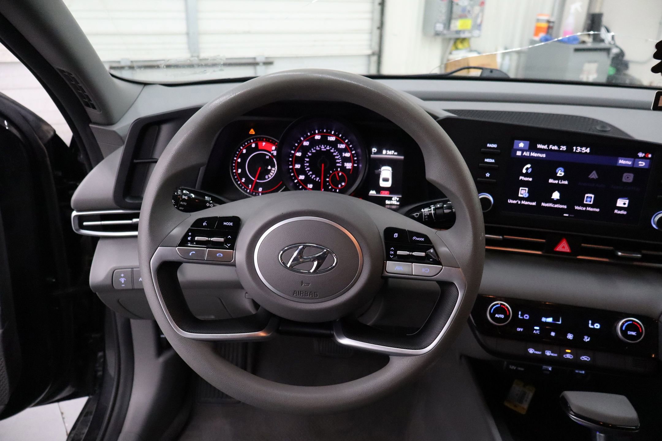 Used 2022 Hyundai Elantra SEL w/ Preferred Accessory Package image 19