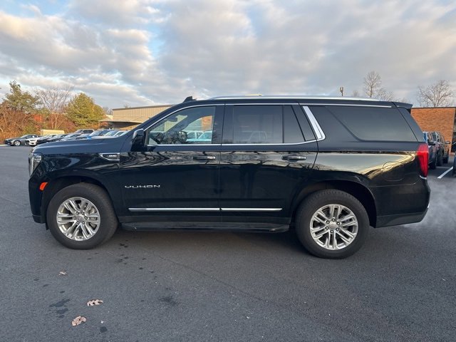 Used 2024 GMC Yukon SLT w/ SLT Luxury Package image 2