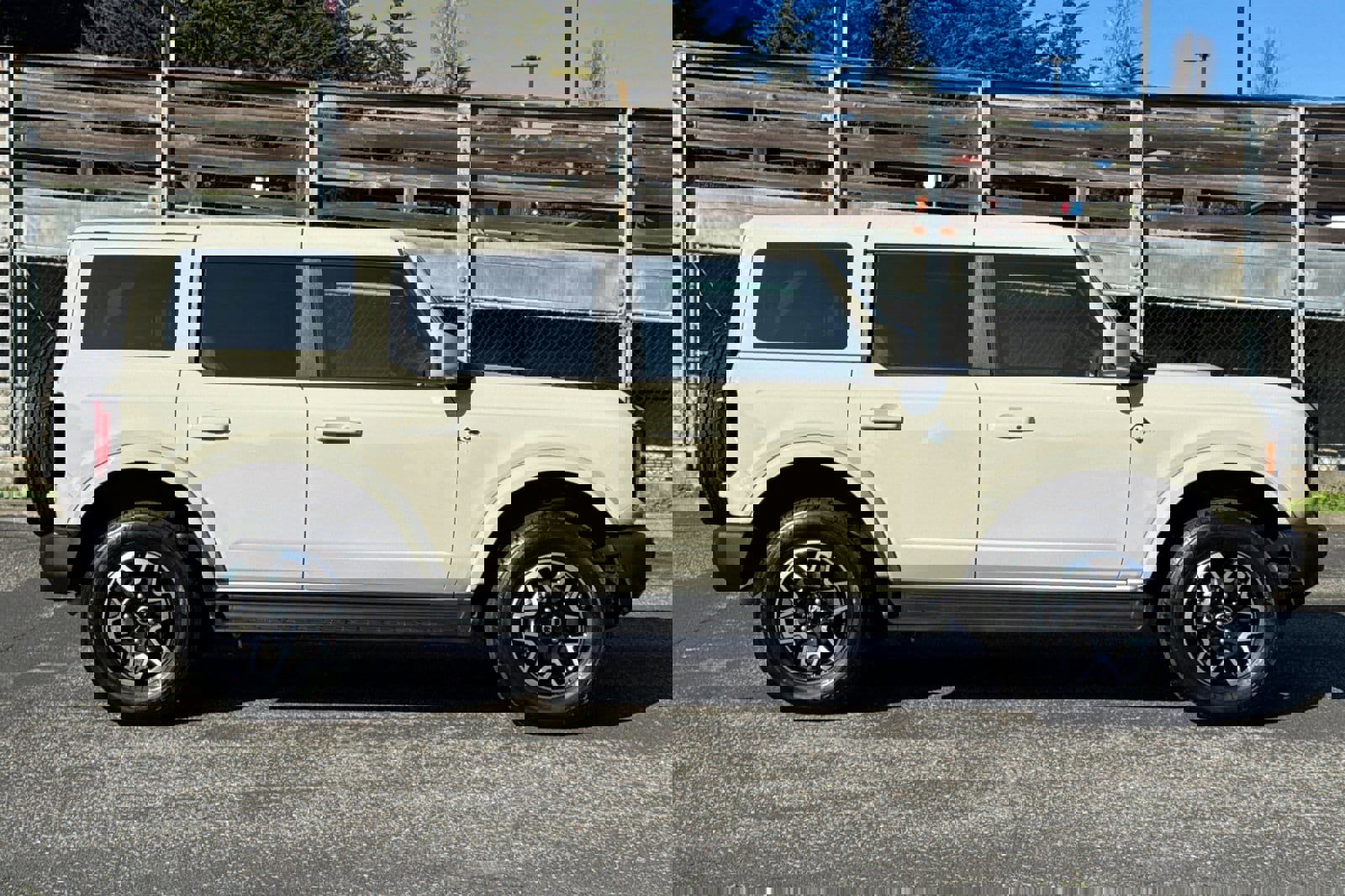 Certified 2025 Ford Bronco Outer Banks image 3