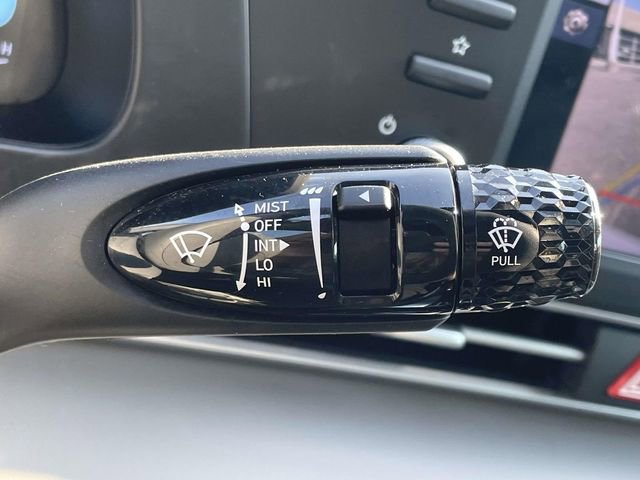Used 2024 Hyundai Elantra SE FWD image 22