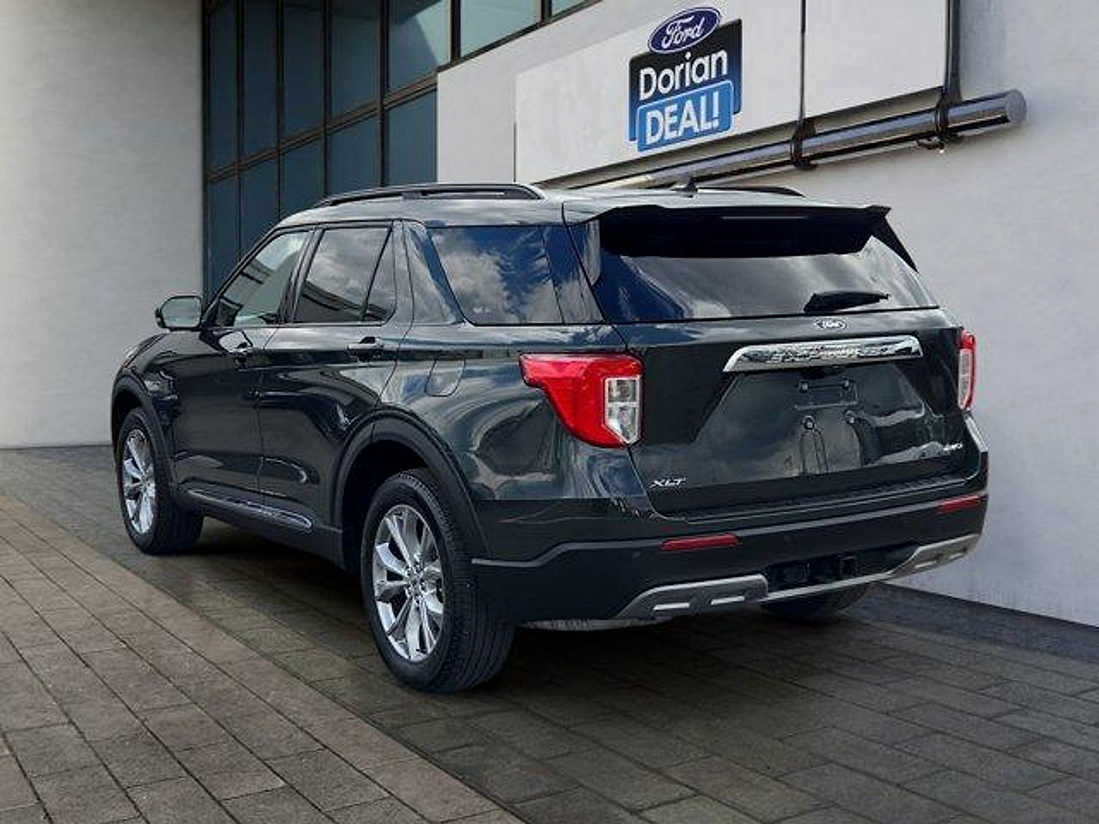 Certified 2024 Ford Explorer XLT w/ Equipment Group 202A AWD/4WD image 5