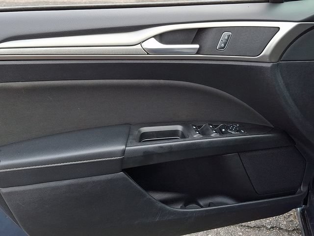 Certified 2018 Ford Fusion SE w/ Fusion SE Technology Package FWD image 15