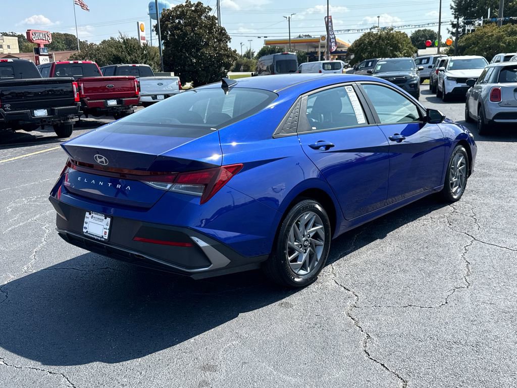 Used 2024 Hyundai Elantra SEL FWD image 3