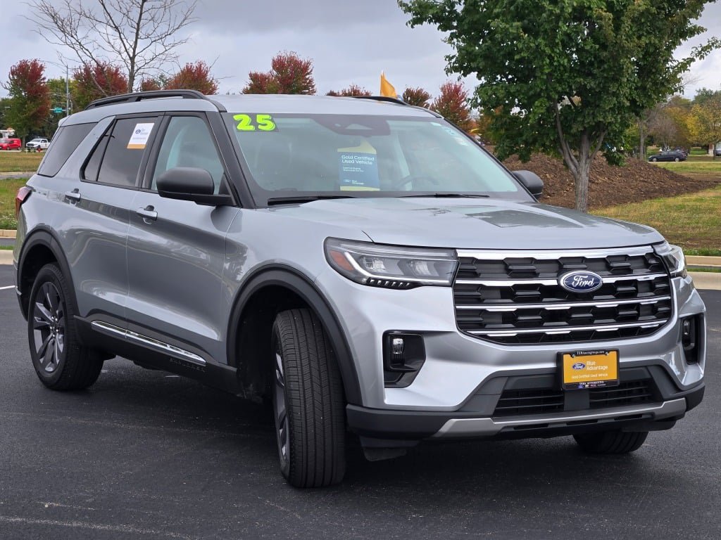Certified 2025 Ford Explorer Active w/ Active Comfort Package AWD/4WD image 3