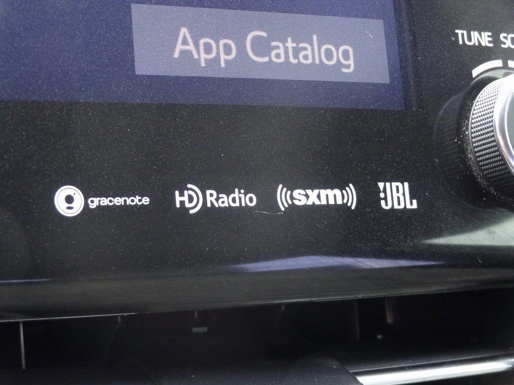 Used 2019 Toyota Avalon Limited image 36