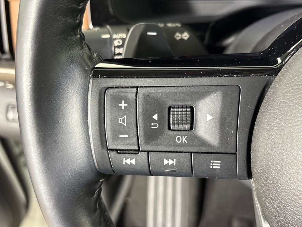 Used 2023 Nissan Pathfinder Platinum FWD image 18