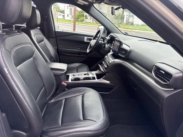 Certified 2020 Ford Explorer XLT w/ Equipment Group 202A AWD/4WD image 29