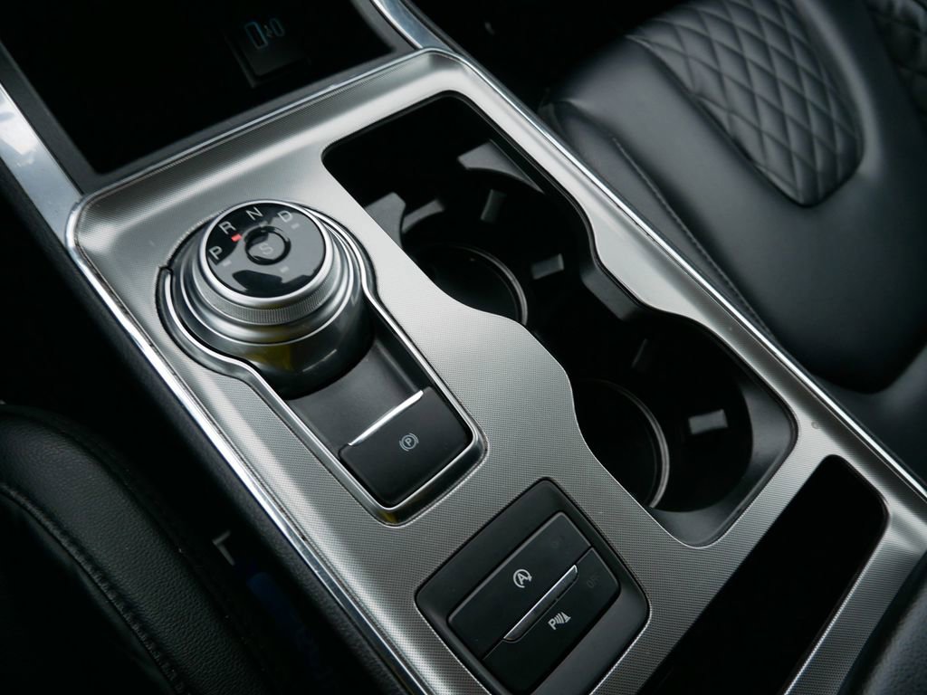 Certified 2024 Ford Edge Titanium image 27