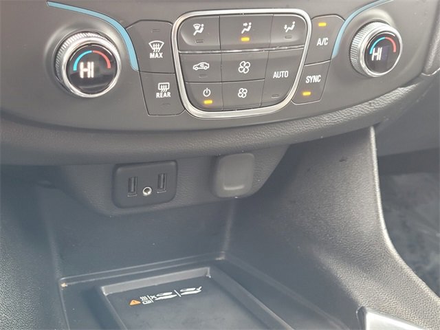 Used 2023 Chevrolet Traverse LT image 21