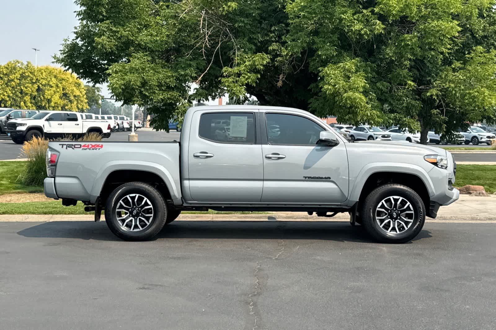 Used 2020 Toyota Tacoma TRD Sport w/ TRD Premium Sport Package AWD/4WD image 8