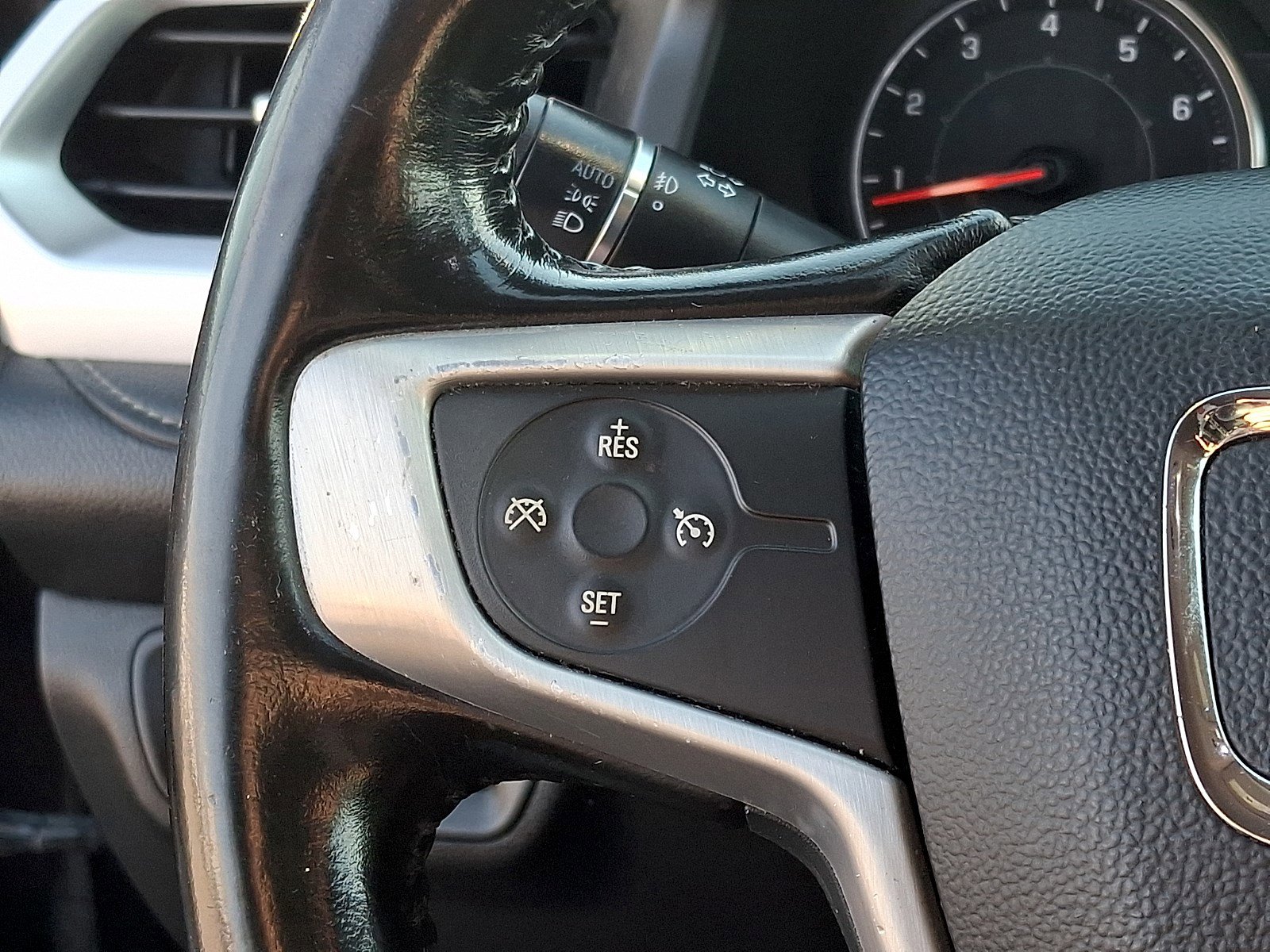 Used 2019 GMC Acadia SLT image 19