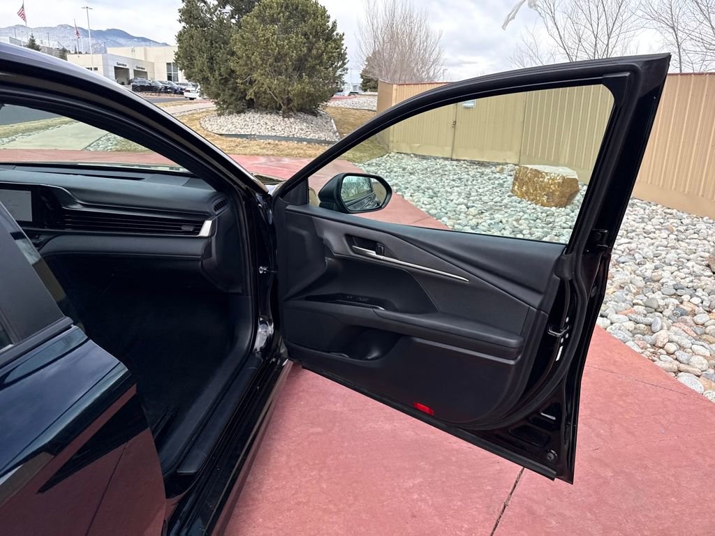 Used 2025 Toyota Camry SE image 26