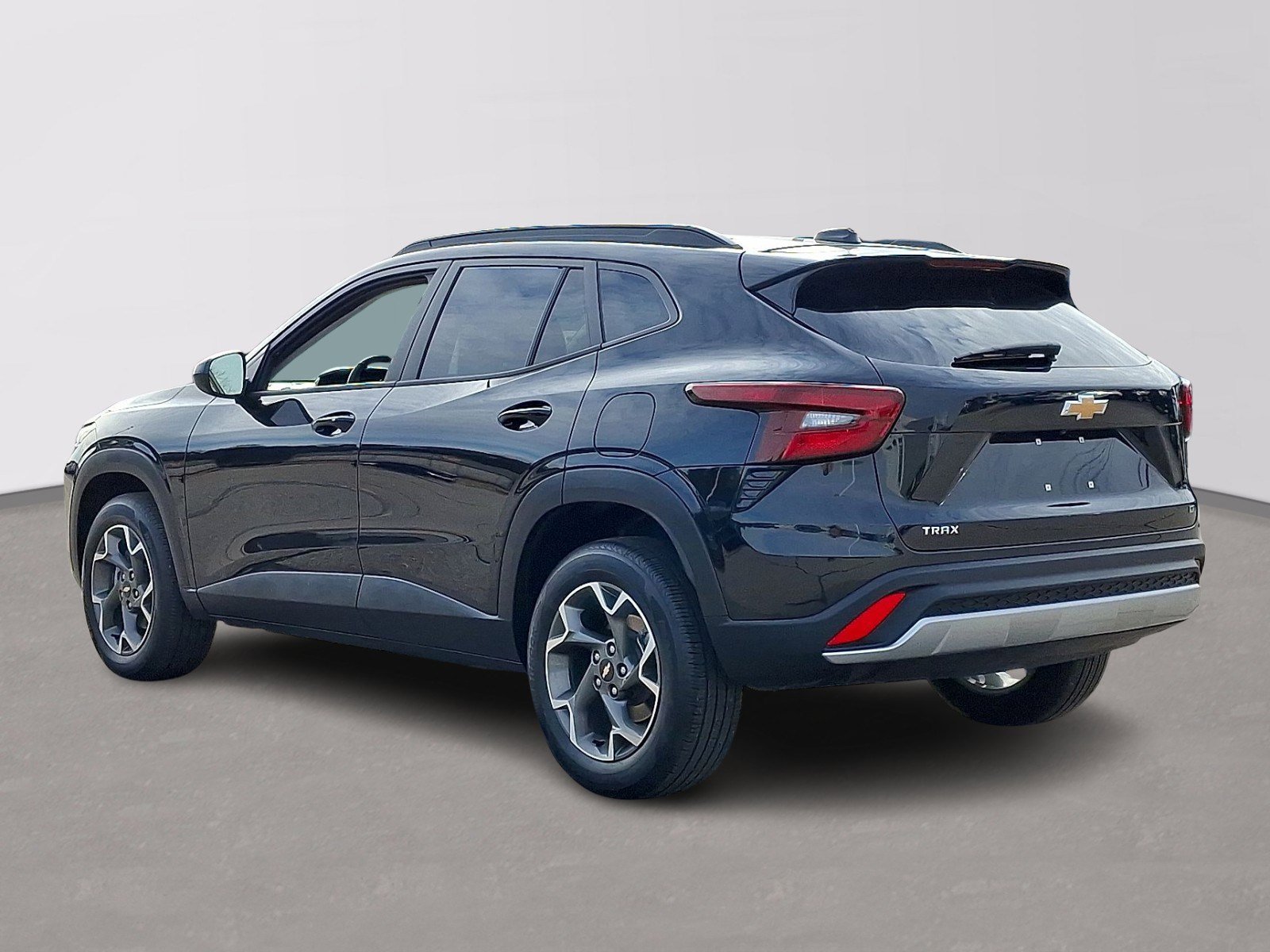 Used 2025 Chevrolet Trax LT w/ LT Convenience Package image 4