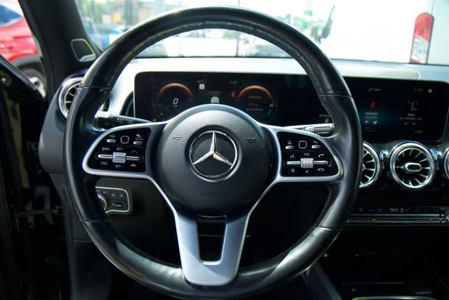 Used 2021 Mercedes-Benz GLB 250 4MATIC w/ Premium Package image 20