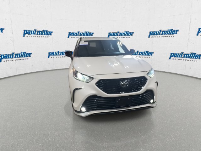 Used 2023 Toyota Highlander XSE FWD image 3