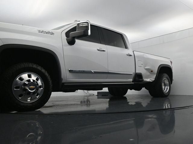 Used 2025 Chevrolet Silverado 3500 High Country w/ High Country Premium Package AWD/4WD image 33