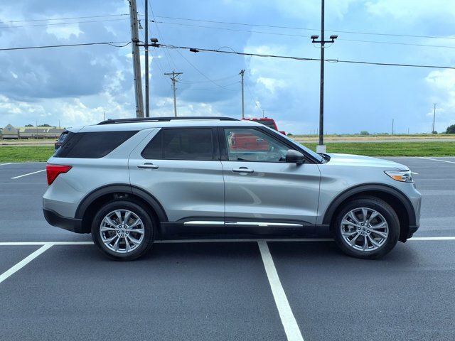 Certified 2024 Ford Explorer XLT w/ Equipment Group 202A AWD/4WD image 6