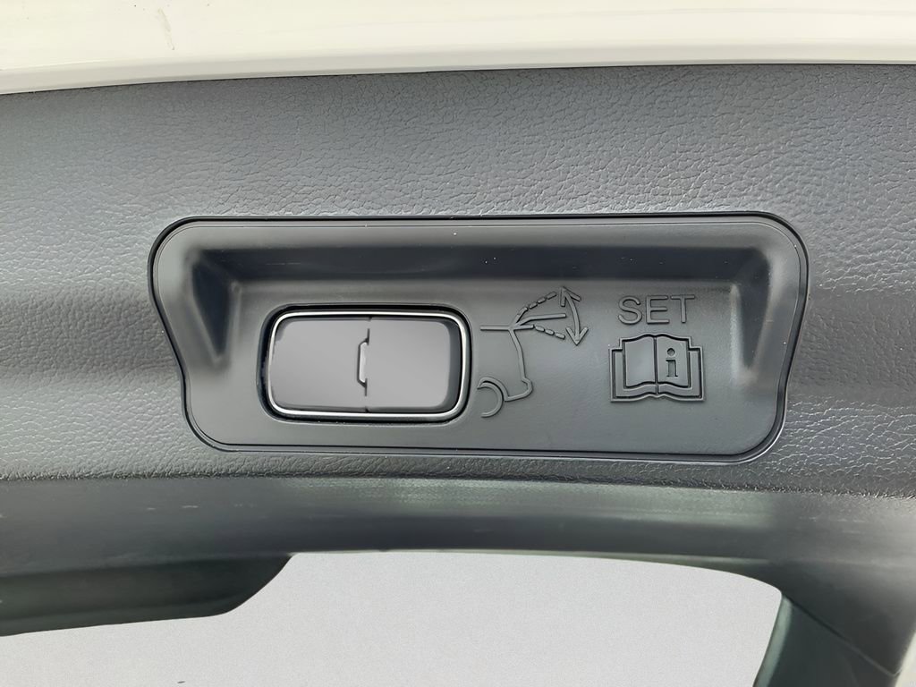 Certified 2024 Ford Explorer XLT w/ Equipment Group 202A RWD image 21