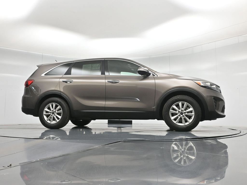 Used 2019 Kia Sorento LX image 11
