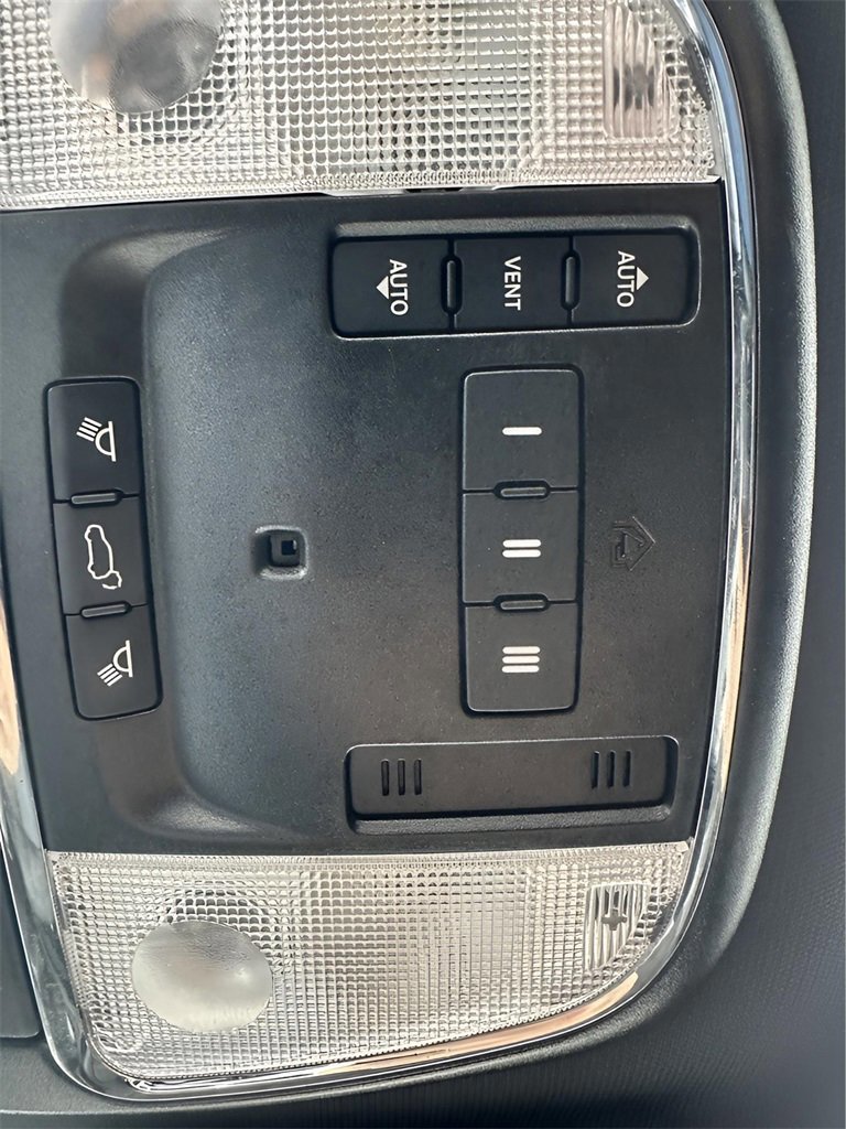 Used 2021 Jeep Grand Cherokee Laredo X image 31