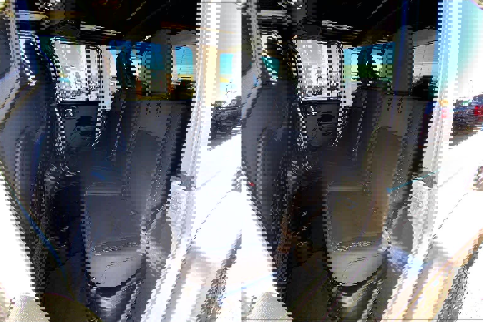 Used 2022 Jeep Wrangler Unlimited Rubicon 4xe w/ Steel Bumper Group image 40