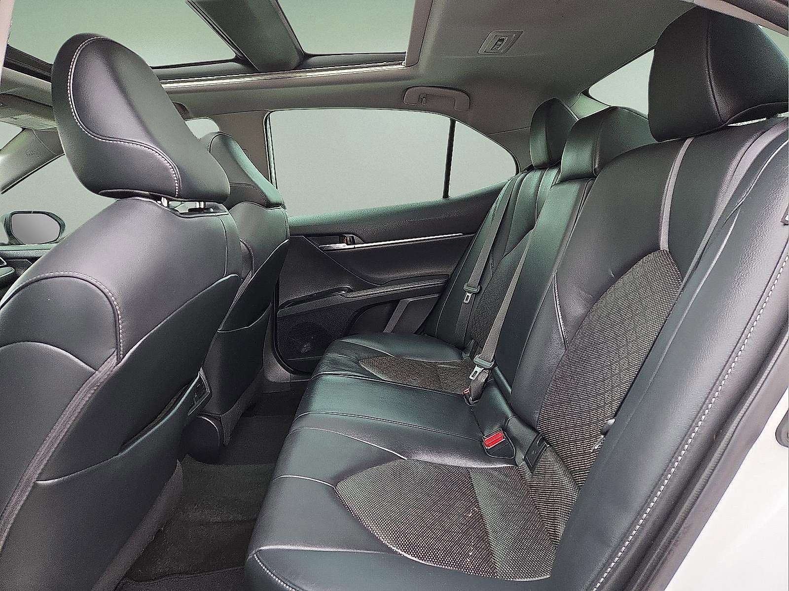 Used 2020 Toyota Camry XSE image 10